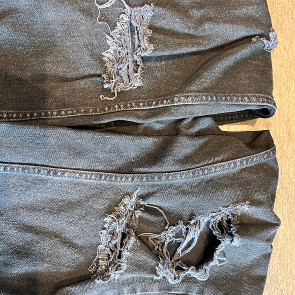 Guess Black Mom Jeans with Rips on Knees - Picture 3 of 4